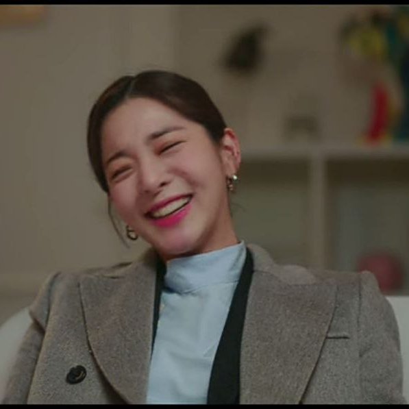 kdramadaisy's tweet photo. me on monday:                        then remembered that it's 
                                                   #BusinessProposal day: https://t.co/f5GEieH91C
