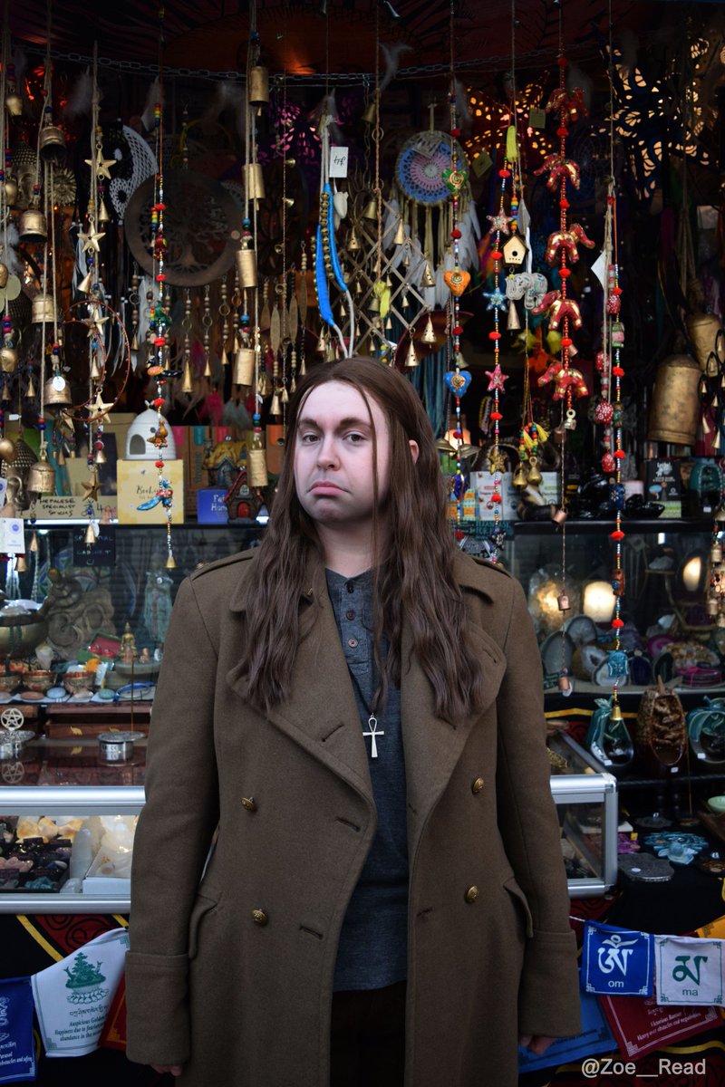 Zoe_Read's tweet photo. "Hello, would you like a cup of herbal tea?" - Neil (@NigelPlaner1) #TheYoungOnes. Here's my totally HEAVY cosplay of the beloved hippie Neil. Had a lot of fun putting this costume together and even more fun walking around where I live making people do double takes! 😁✌️ https://t.co/OXPqvbLTUh