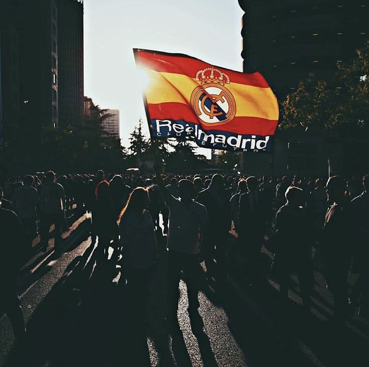 marcelosousa163's tweet photo. Façam suas apostas, calcem suas luvas, coloquem o seu protetor bucal, separem os homens dos meninos. Hoje tem #RealMadrid
X #Barcelona #elclass 
#LaLigaNaEspn #ViniDay https://t.co/WXrM1AKkOV