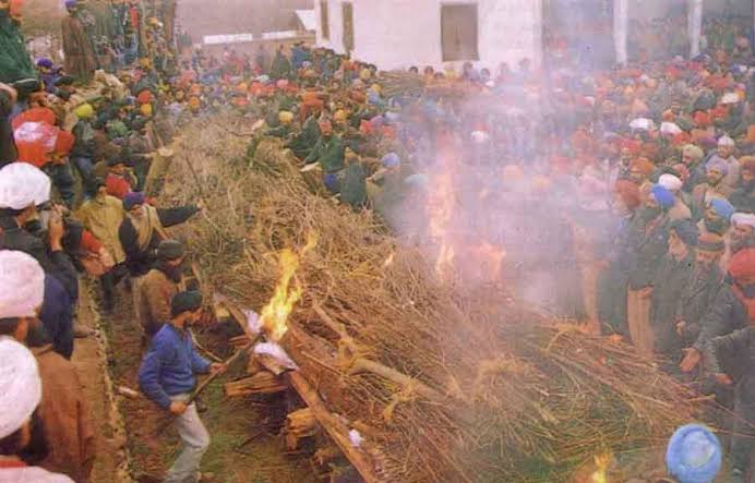AskAnshul's tweet photo. 22 years ago, on this day in 2000, 35 Sikhs were lined up in front of the two Gurudwaras &amp; killed by the terrorists in Chittisinghpura, J&amp;K. https://t.co/5dB7niX4CE