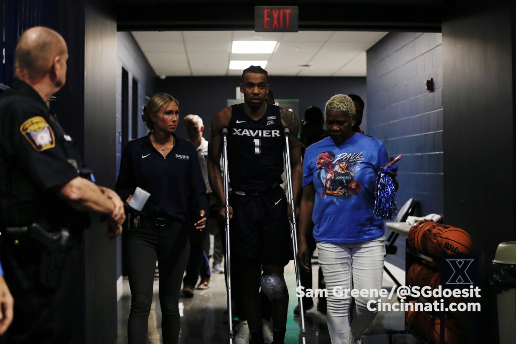 SGdoesit's tweet photo. Paul Scruggs emotional exit in the second half with an injury. #Xavier https://t.co/5pZd45eygX