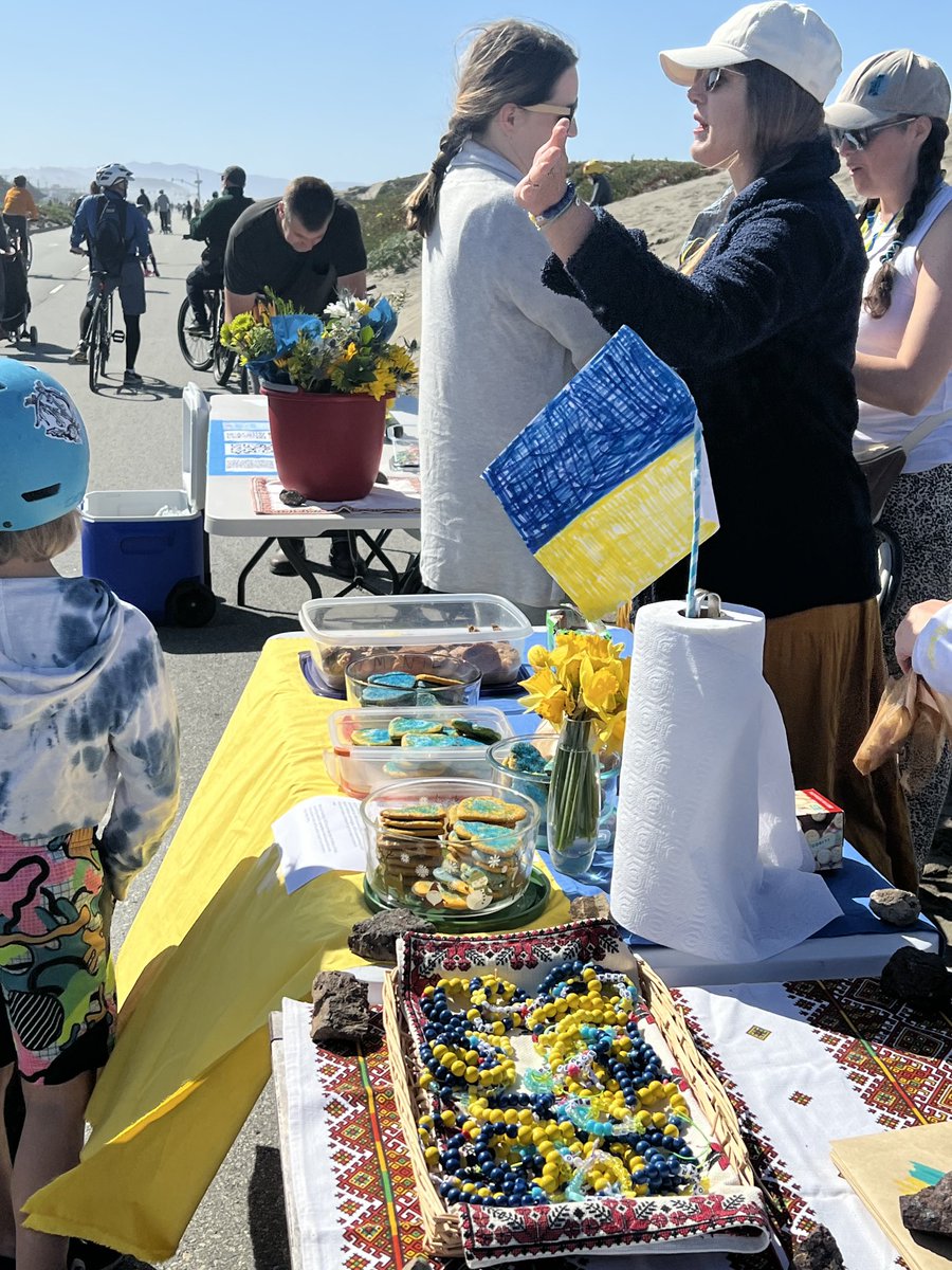 SparkleTea's tweet photo. Bakesale for Ukraine 🥰
@ Lawton
#sfSunset
#obsf #thegreatwalkway https://t.co/0gPtCNVz0K