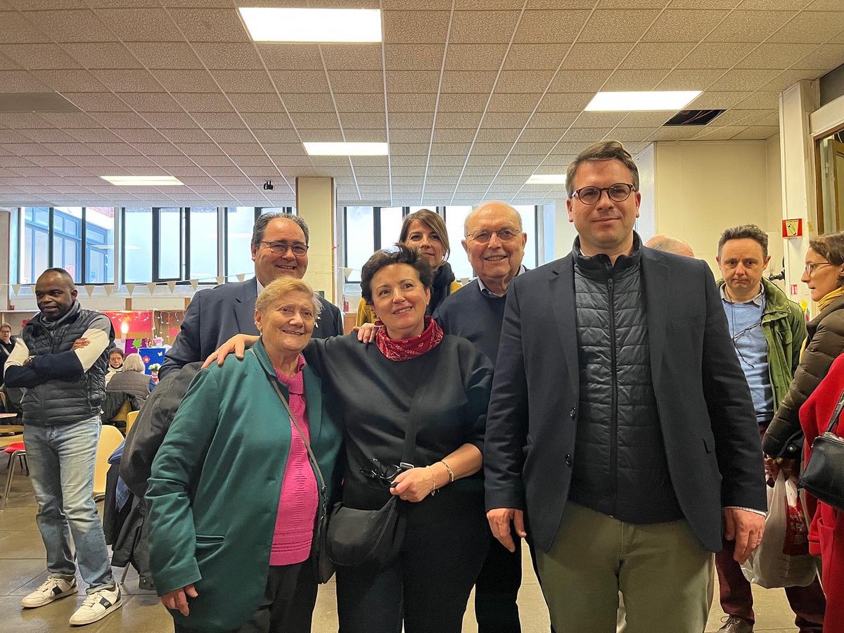 geoffroyboulard's tweet photo. #Epinettes Beaucoup de monde pour les animations de « Beaucoup de monde pour les animations de « Saint-Jo fait son printemps ! » rue #Pouchet à l’initiative de la paroisse Saint-Joseph-des-Epinettes #Paris17 avec @alixbougeret @philippeguerre #loto https://t.co/Y0aVWElRYX