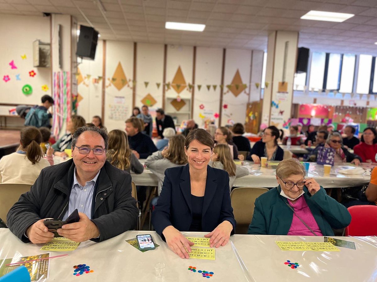 geoffroyboulard's tweet photo. #Epinettes Beaucoup de monde pour les animations de « Beaucoup de monde pour les animations de « Saint-Jo fait son printemps ! » rue #Pouchet à l’initiative de la paroisse Saint-Joseph-des-Epinettes #Paris17 avec @alixbougeret @philippeguerre #loto https://t.co/Y0aVWElRYX
