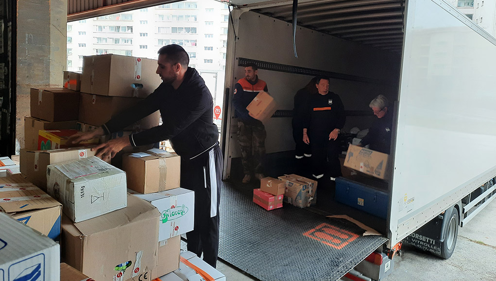 Peynier's tweet photo. #Ukraine : la Réserve Communale de Sécurité Civile de #Peynier et la Protection Civile Française @Proteccivile13 sur le front de l’aide humanitaire  https://t.co/DGOKHGmqte via @Peynier https://t.co/iSi7o11PVw