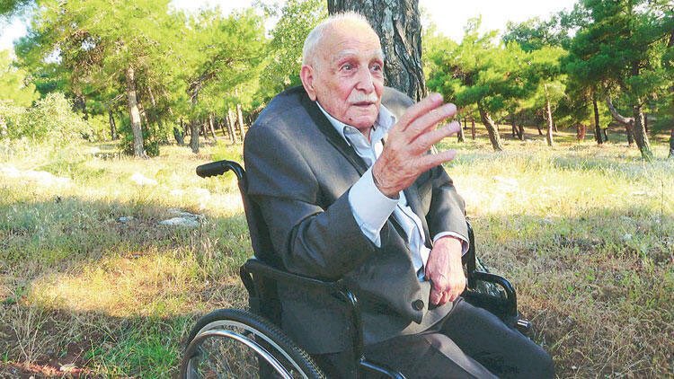 SefiBolge's tweet photo. 95 yaşındaki orman yüksek mühendisi Muhterem Okutur’un diktiği ve diktirdiği fidanlar 40 milyonu geçti. Birçok ili yeşile boyayan, hayatını ağaçlandırmaya adayan ‘Yeşil Dede’ye 2009 yılında TBMM tarafından “Üstün Hizmet Ödülü” verildi.🌲🌳

İşini layığıyla yapanlar,iyi ki varlar. https://t.co/M0MUfU8hgc