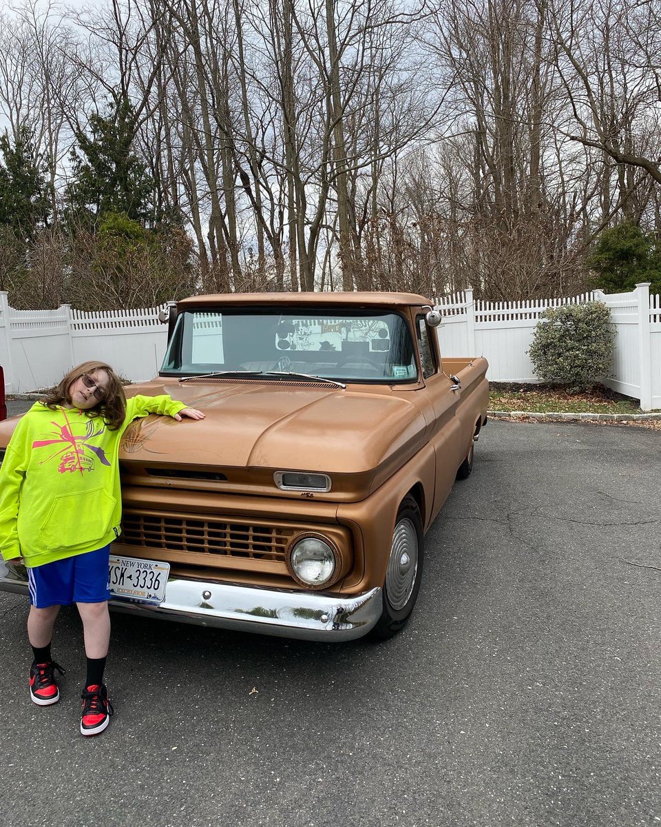 TopHatTattoo's tweet photo. Nice enough for a spin in the six trey Take ole girl and my right hand out for a lil #squarebodychevy #squarebodysyndicate #squarebodybrothers #63longbed #fleetsideriders#teamtophatny #strokedanddropped #driveitlikeyoustoleit https://t.co/8xusB9b0gn
