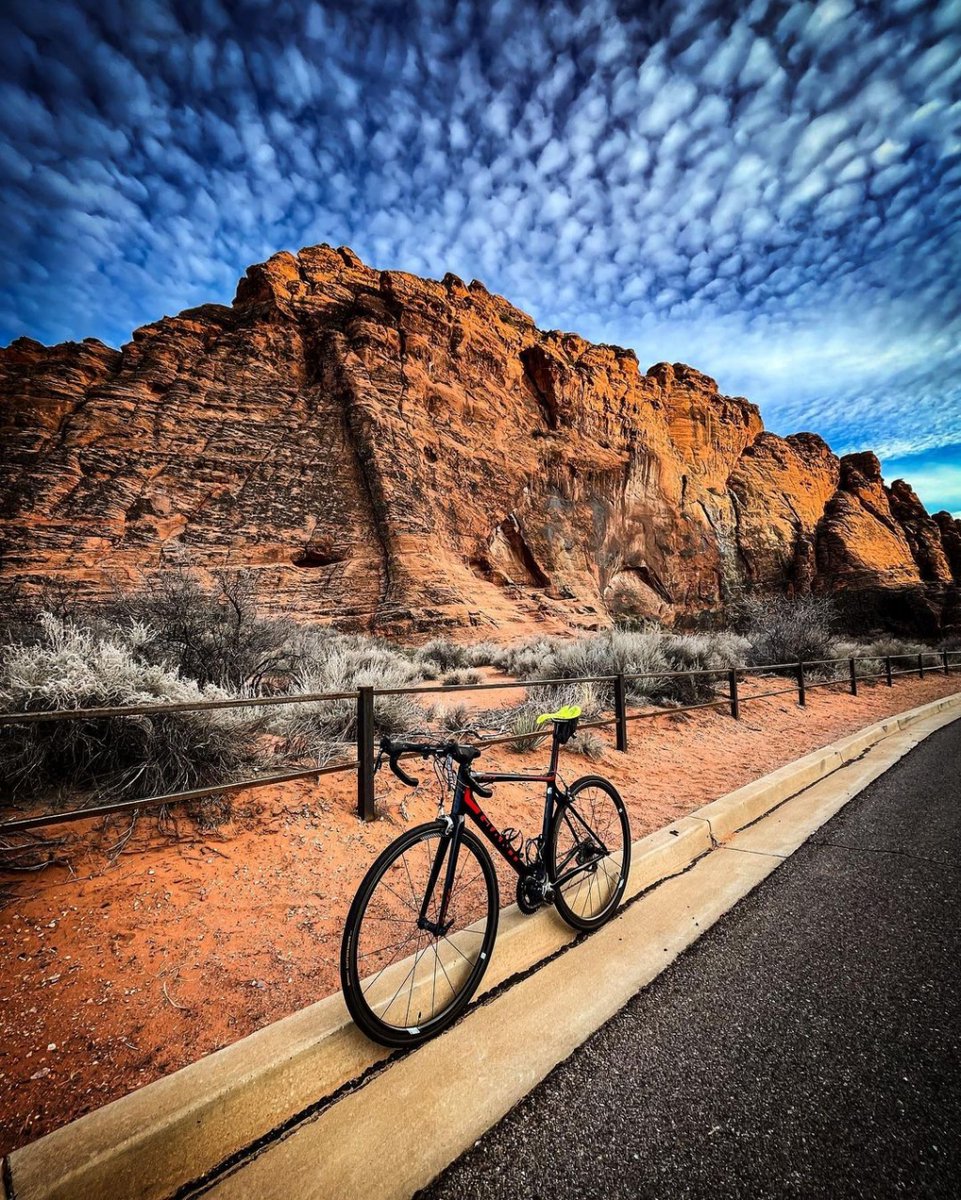 selle_smp's tweet photo. Riding under a painted sky... 🚴🚵
📸 Drew G.
#sellesmp #designedonyourbody #handmadeinitaly #saddle #saddles #cycling #cyclist #cyclingtips #cyclingadventures #cyclingaddict #passioneciclismo #outsideisbest #biketrail #bikewithoutlimits https://t.co/H2vJZ3gjOT