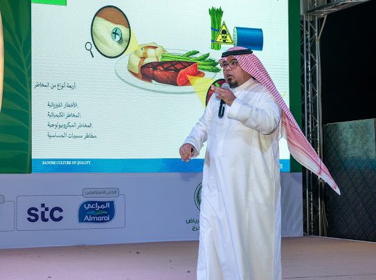 alkharj64's tweet photo. ضمن فعاليات #مهرجان_الالبان_والاغذيه_بالخرج التثقيفية قدم المهندس ماهر بخاري رئيس قسم الجودة وسلامة الغذاء بشركة الصافي محاضرة توعوية بعنوان #سلامة_الغذاء https://t.co/cUZHtCrcPi