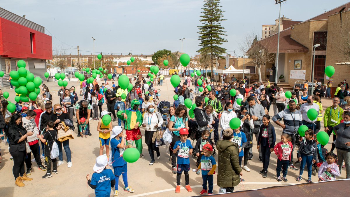 AsocEntreAmigos's tweet photo. Después de dos años, hemos celebrado nuestra #CarreraPopular Memorial Victoria Domínguez por la calles de #PolígonoSur. Más de 700 personas participantes en las diferentes categorías. Gracias también a todas las entidades que han apoyado el evento y a las personas voluntarias. https://t.co/DvoemQi83x