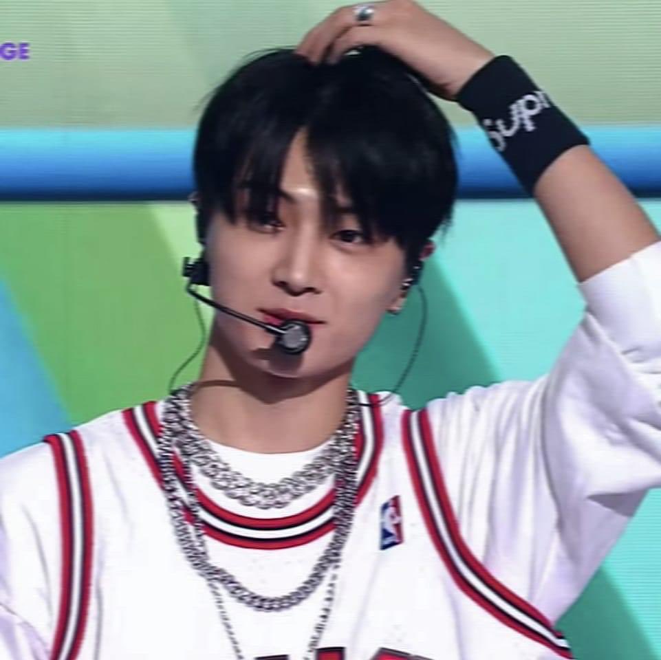 soft4_ksunoo's tweet photo. he looks just like a dream, the prettiest boy I’ve ever seen. ♡ https://t.co/Ktsm4wR86v