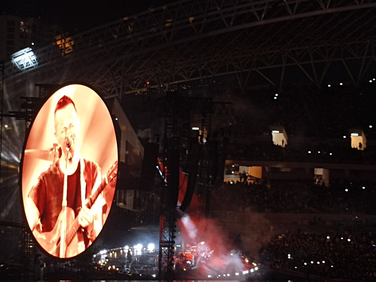 adrianalch14's tweet photo. Más de 10 años soñando con ir a un concierto de Coldplay, el 19 de marzo se hizo realidad😍😭 https://t.co/AiBxE9iiWX
