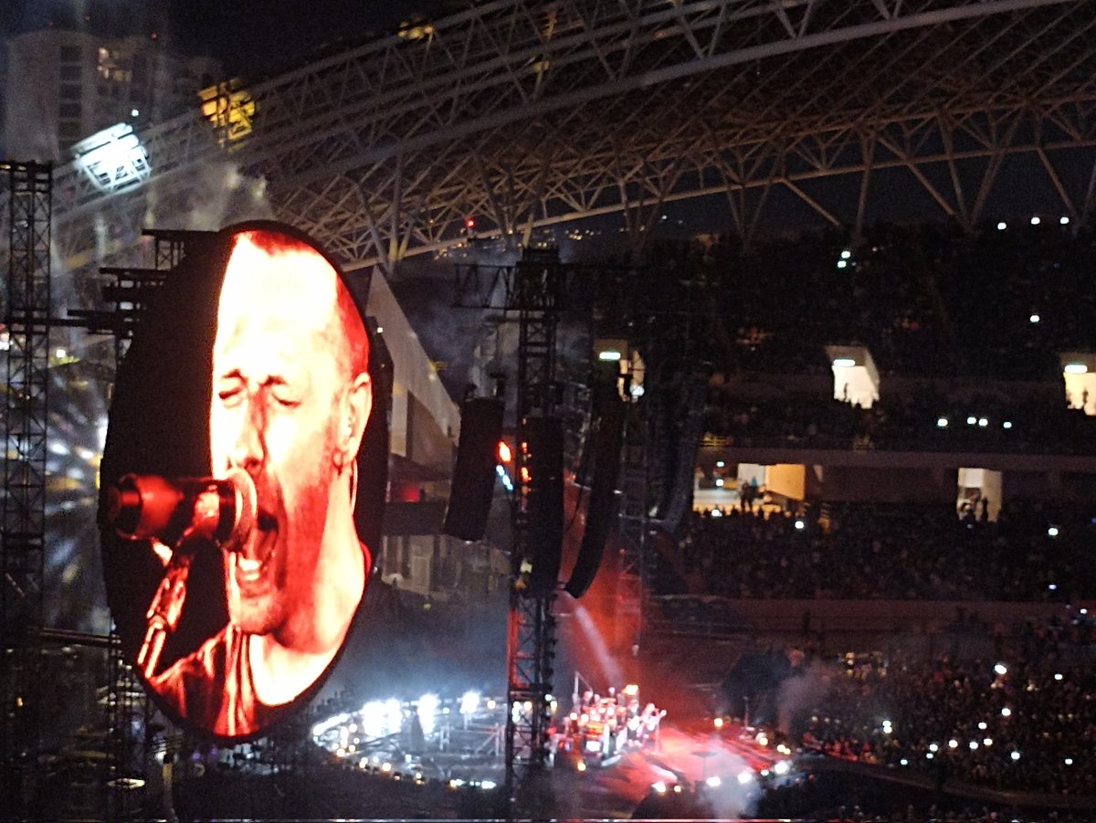 adrianalch14's tweet photo. Más de 10 años soñando con ir a un concierto de Coldplay, el 19 de marzo se hizo realidad😍😭 https://t.co/AiBxE9iiWX