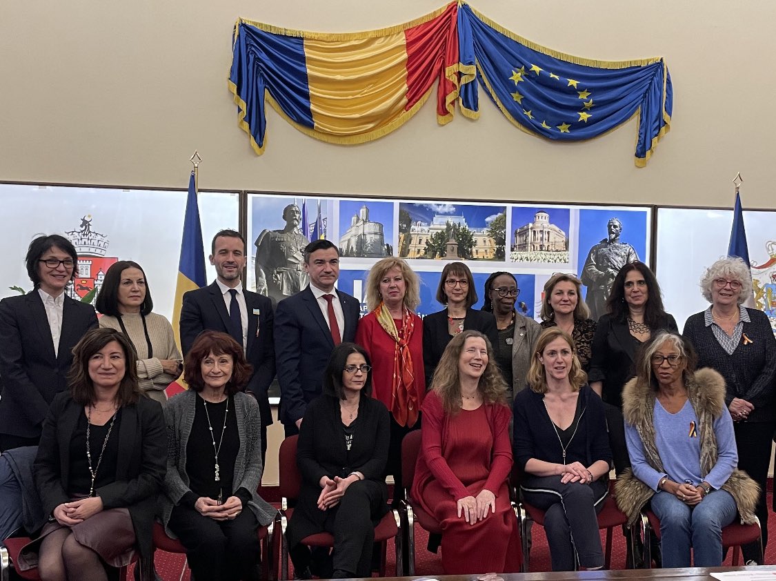Julien Chiappone-Lucchesi (@julienlucchesi) on Twitter photo 20 mars à #Iasi, l’<a href="/InstitutFrancez/">Institutul Francez din România</a> célèbre la Journée internationale de la #francophonie avec 13 femmes engagées du Parlement des écrivaines francophones : 3 jours de tables-rondes autour de la langue française, « leur enfant légitime ». <a href="/IFParis/">Institut français</a> <a href="/UNESCO_fr/">UNESCO en français</a> <a href="/RFI/">RFI</a> <a href="/OIFrancophonie/">La Francophonie</a> 20 mars à #Iasi, l’<a href="/InstitutFrancez/">Institutul Francez din România</a> célèbre la Journée internationale de la #francophonie avec 13 femmes engagées du Parlement des écrivaines francophones : 3 jours de tables-rondes autour de la langue française, « leur enfant légitime ». <a href="/IFParis/">Institut français</a> <a href="/UNESCO_fr/">UNESCO en français</a> <a href="/RFI/">RFI</a> <a href="/OIFrancophonie/">La Francophonie</a>
