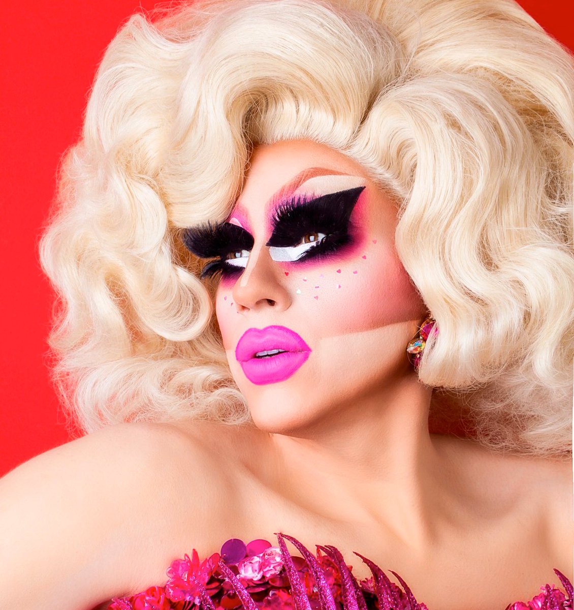 DragAttackNFT's tweet photo. #TrixieMattel Web2 vs Web3 by Drag Attack 💋 

Drag Warriors help us recruit her with RTs 💄💄💄
#LGBTQIABeauty #Queernft #NewProfilePic https://t.co/bE4rT2O2Yc