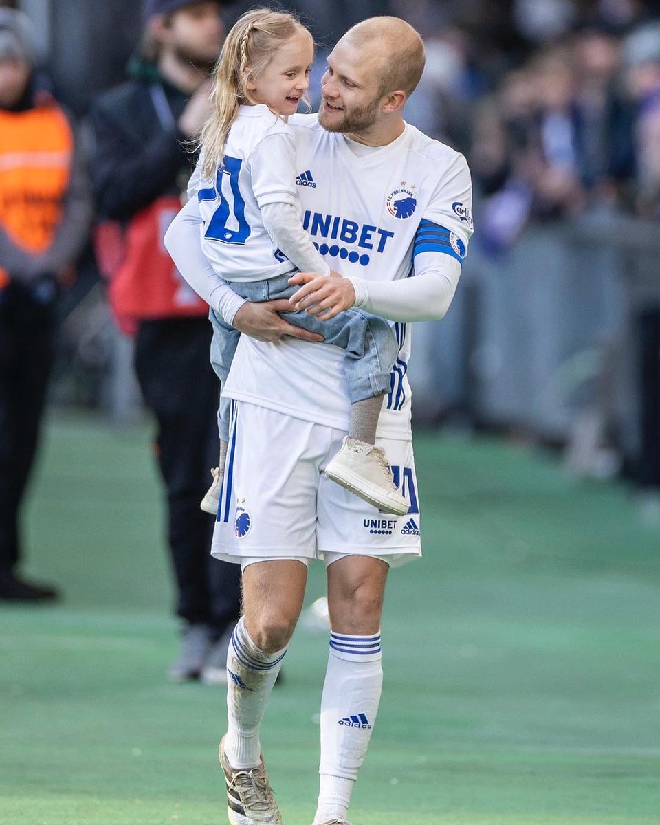 Mit nye yndlingsbillede 🤍💙 - Vigtige 3 point i dag! Next up Mesterskabsspillet 🔥