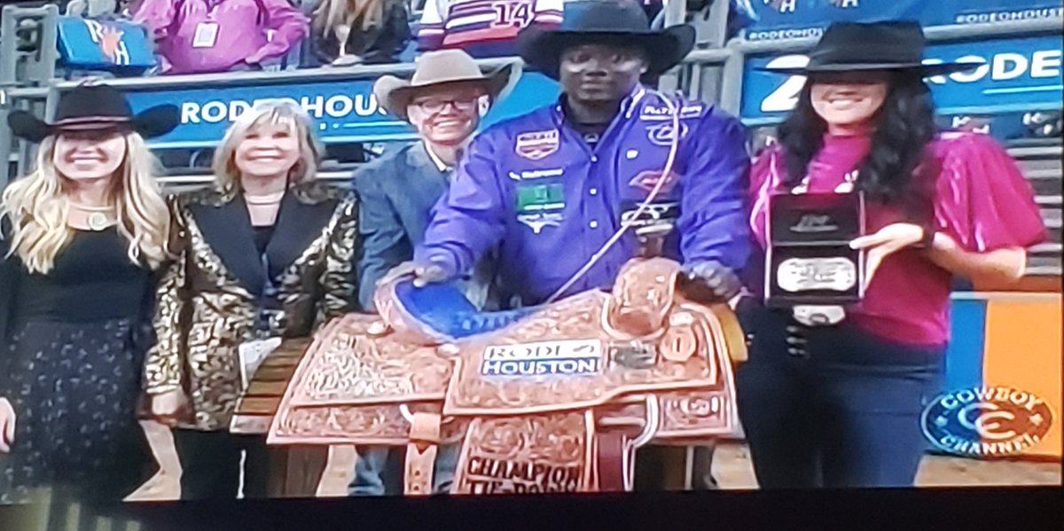 JaimeRAMhammer's tweet photo. @RODEOHOUSTON DAYUM!!! CHAMPION John Douch 7.7 seconds tie-Down roping...HOLY SMOKES!  CONGRATS!!!🍻🍻🍻 https://t.co/N4hNNTXqDS