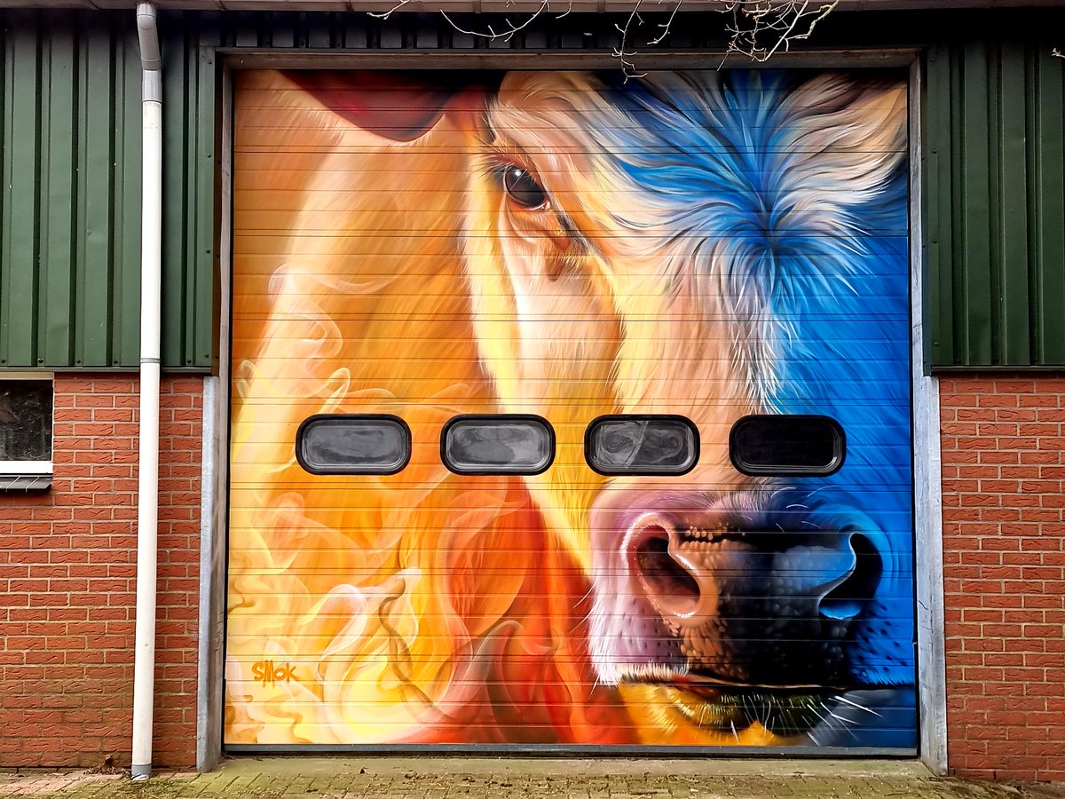 inde8erhoek's tweet photo. De nieuwste locatie van de Silo art tour van de Achterhoek. 3 Silo's en een schuurdeur bij de Koeientuin in de gemeente Oost Gelre. Het kunstwerk is gemaakt door SMOK.
#achterhoek #gelderland #jedoethetindeachterhoek #Koeientuin #oostGelre Foto's Ans Westerveld https://t.co/Vu5AQT6LNC