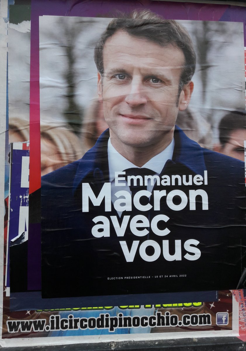 brigviv's tweet photo. Affichage, suraffichage, sous-titrage… #macron #cirque #pinocchio #electionpresidentielle2022 https://t.co/x5bVKULlYH