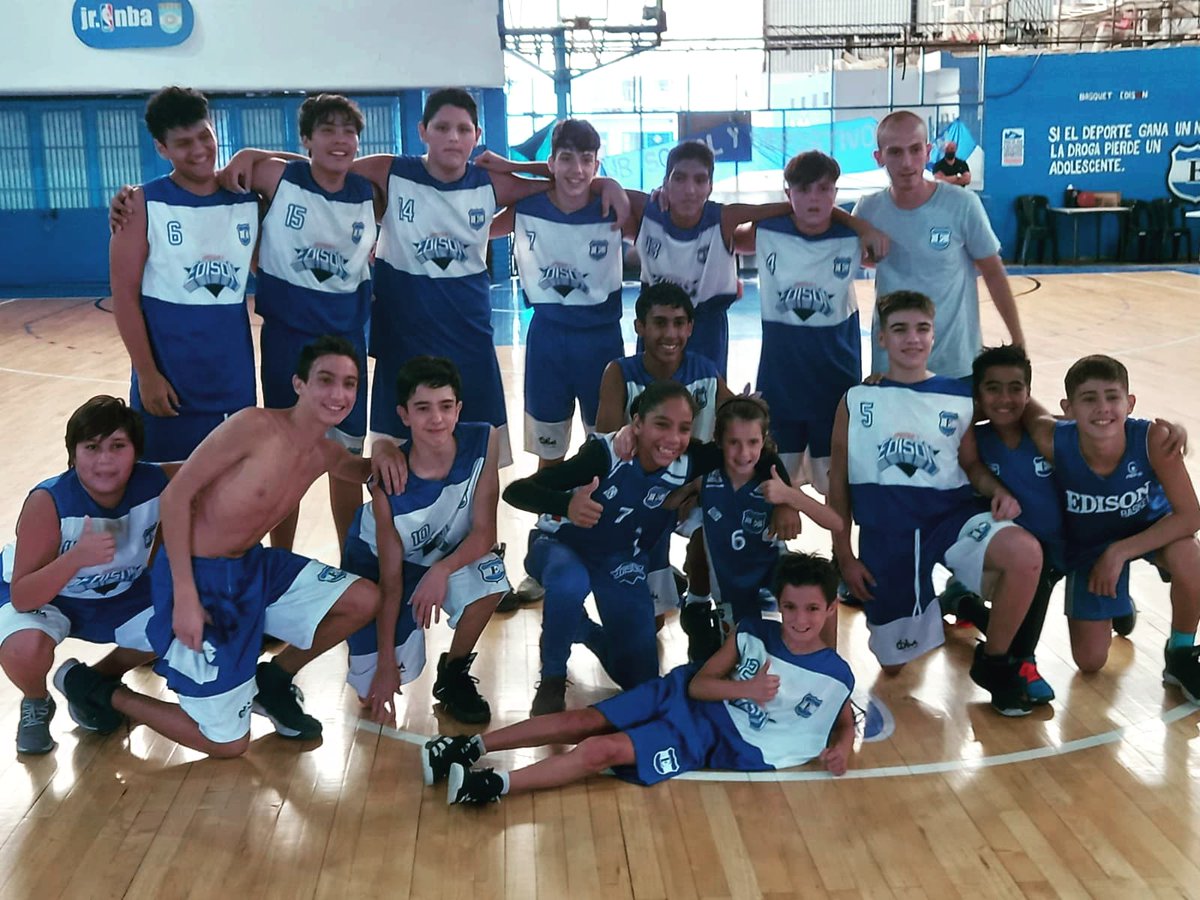 Nuestros U15 también arrancaron con un triunfo!!

Vamos EDI ❣️🏀