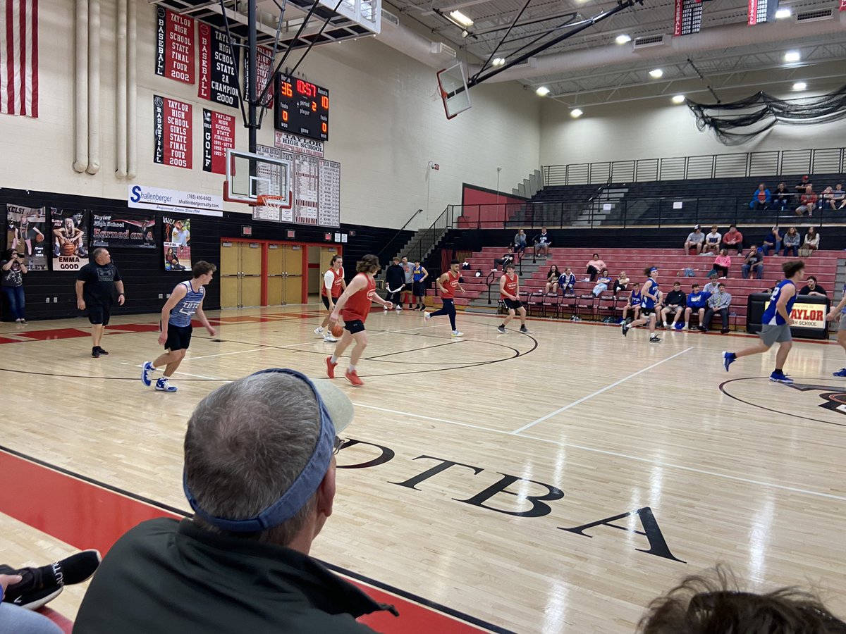 kjbarker's tweet photo. What a fun afternoon!  Plenty of Sunday shenanigans with this team!  Having a blast!   Our cheerleaders, Tashys dunk, Evans football pass and Coach Logan’s 3 point attempt. This is quiite a crew!  The entire team is amazing! Way to represent! 🐾❤️💙👍🏼😂 https://t.co/MBrbhbDJcF