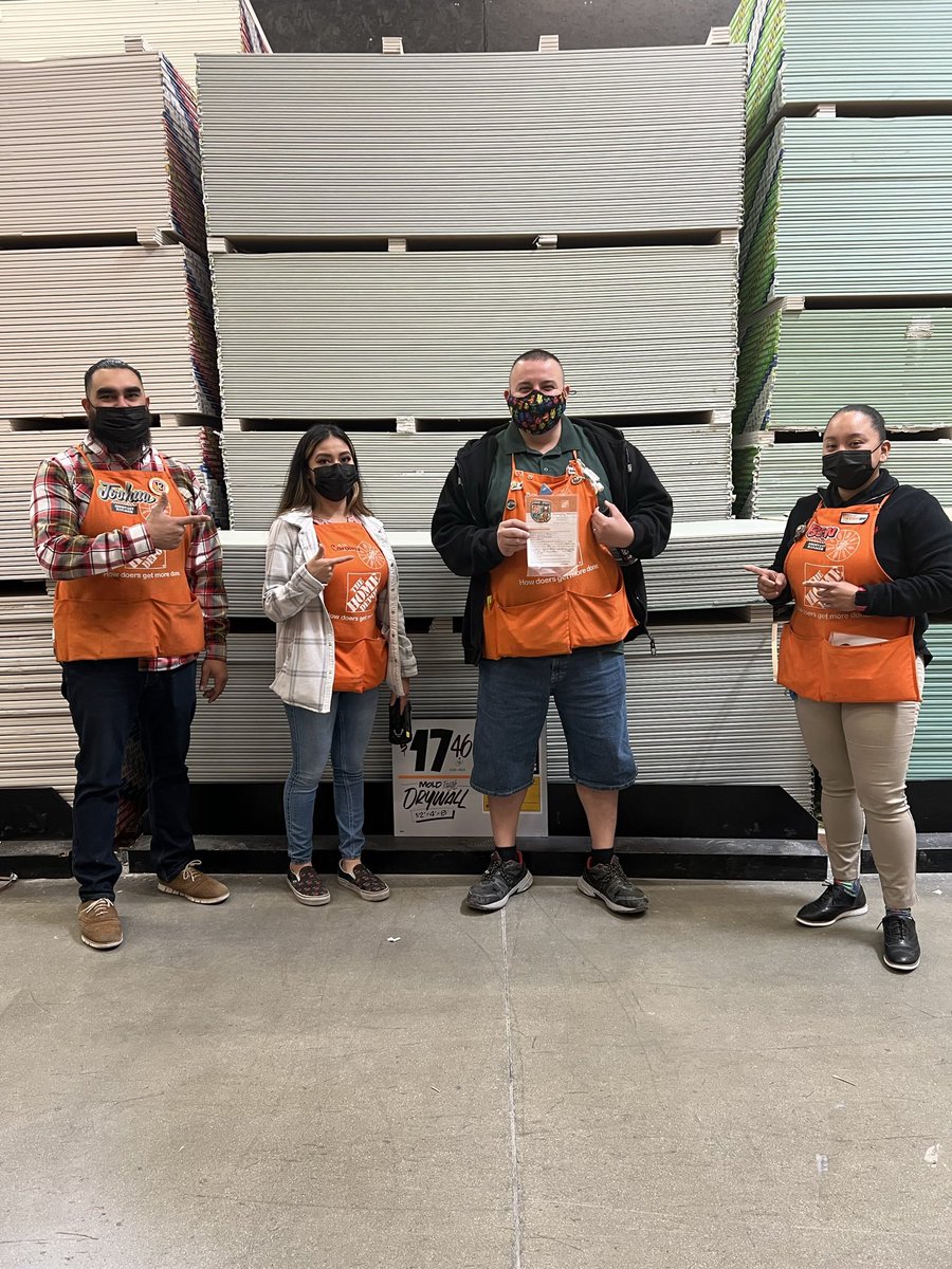 Recognizing a couple of our associates of the month congratulations 🎉 to Cassy D23, Larry D42 and Daniel MET 🎉