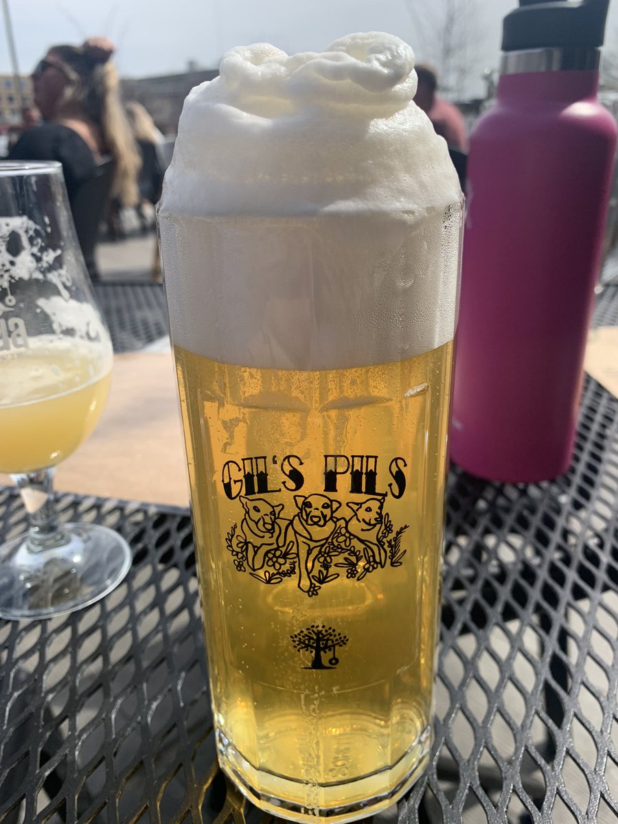 tj986's tweet photo. Great day for some Gilโs Pils on the patio @luabrewing #slowpour https://t.co/WgaQjIXDpx
