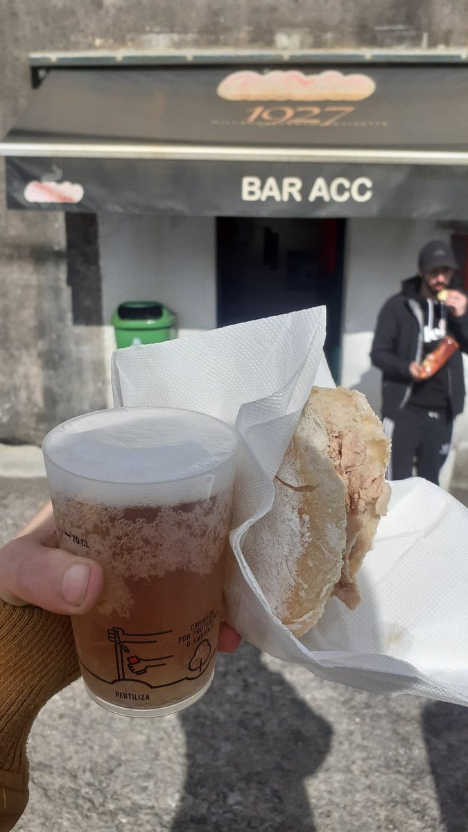 Bifana + imperial (ou fino 😁) no Atlético Clube de Cucujães. 

💵 3,50€