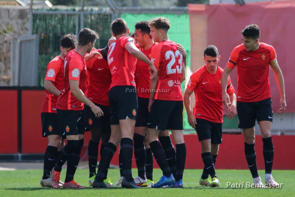 testimmallorca's tweet photo. Bon dia mallorquinistes
Bon dia @RCD_Mallorca 

El filial mallorquinista camina en peu ferm cap a l'ascens directe. Un equip, dirigit magistralment per Julián Robles, que ha superat multitud de lesions i un inici dubitatiu per convertir-se en una màquina de guanyar

❤️🖤 https://t.co/tfOPCKWzGU