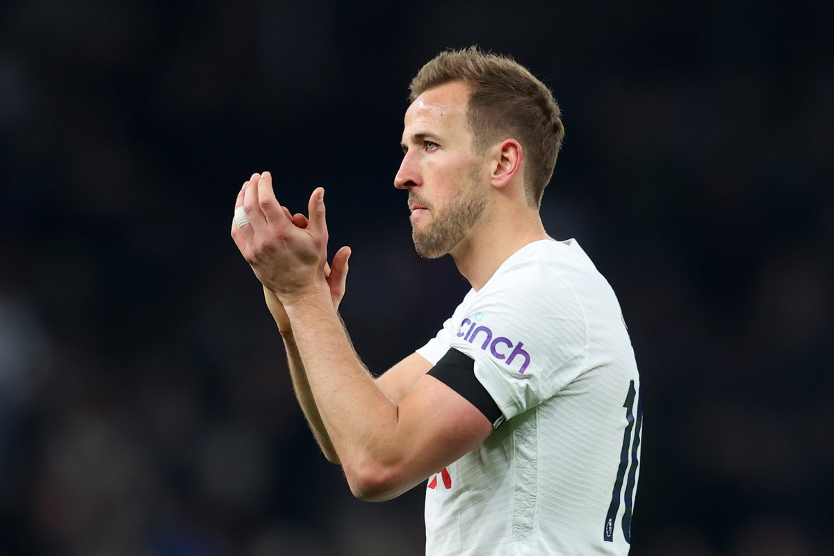 OfficialFPL's tweet photo. ⚪️ @HKane in his last 7️⃣ games:

💰 4 double-digit hauls
⚽️ 7 goals
🅰️ 4 assists
🤩 12 bonus points

#FPL #TOTWHU https://t.co/27fk4kqrJy