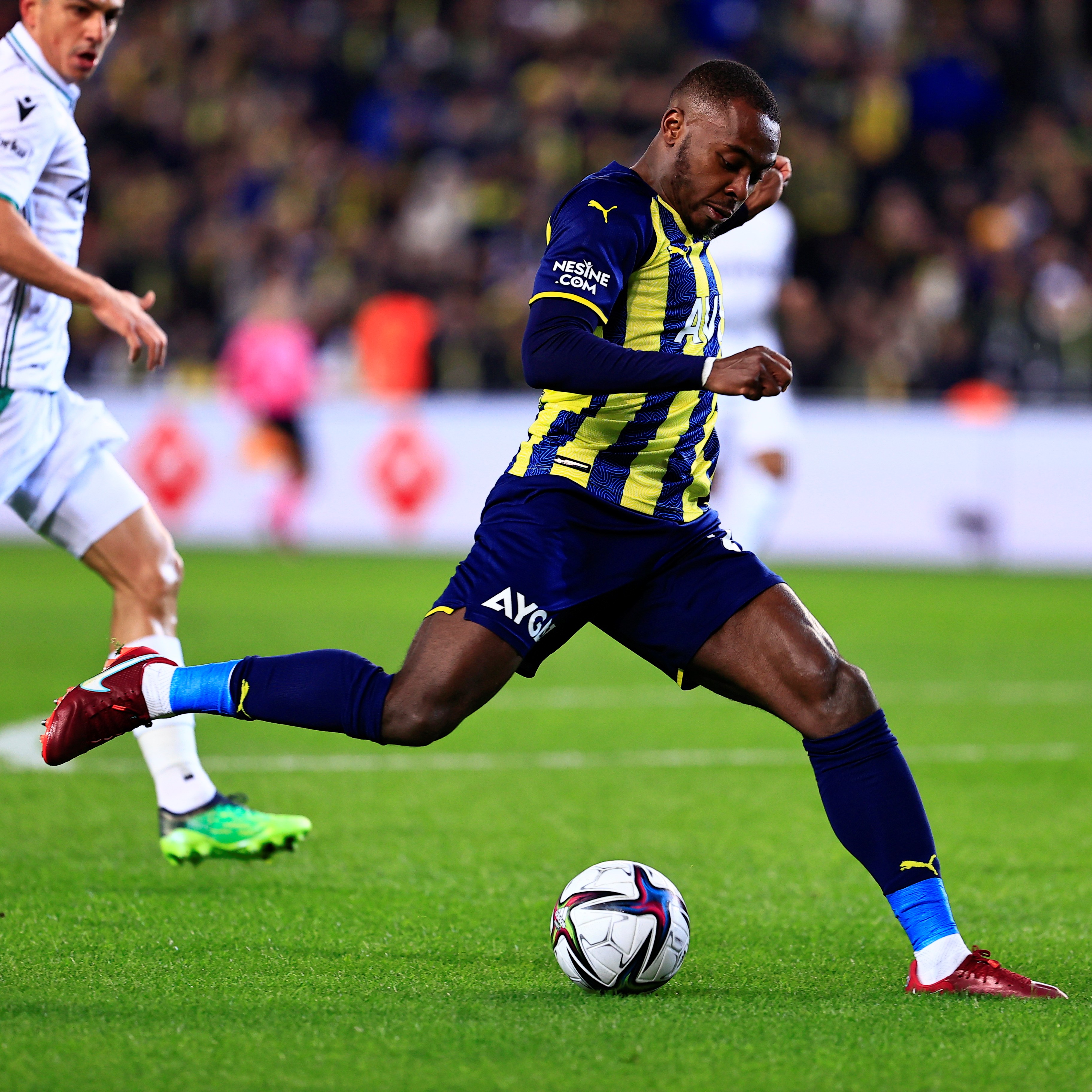 Fenerbahçe-Konyaspor maçında Osayi Samuel şu çekerken