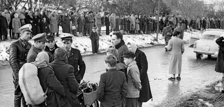 James Bond tweet media