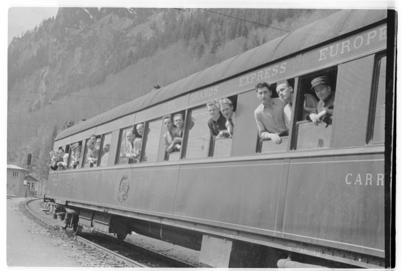 James Bond tweet media