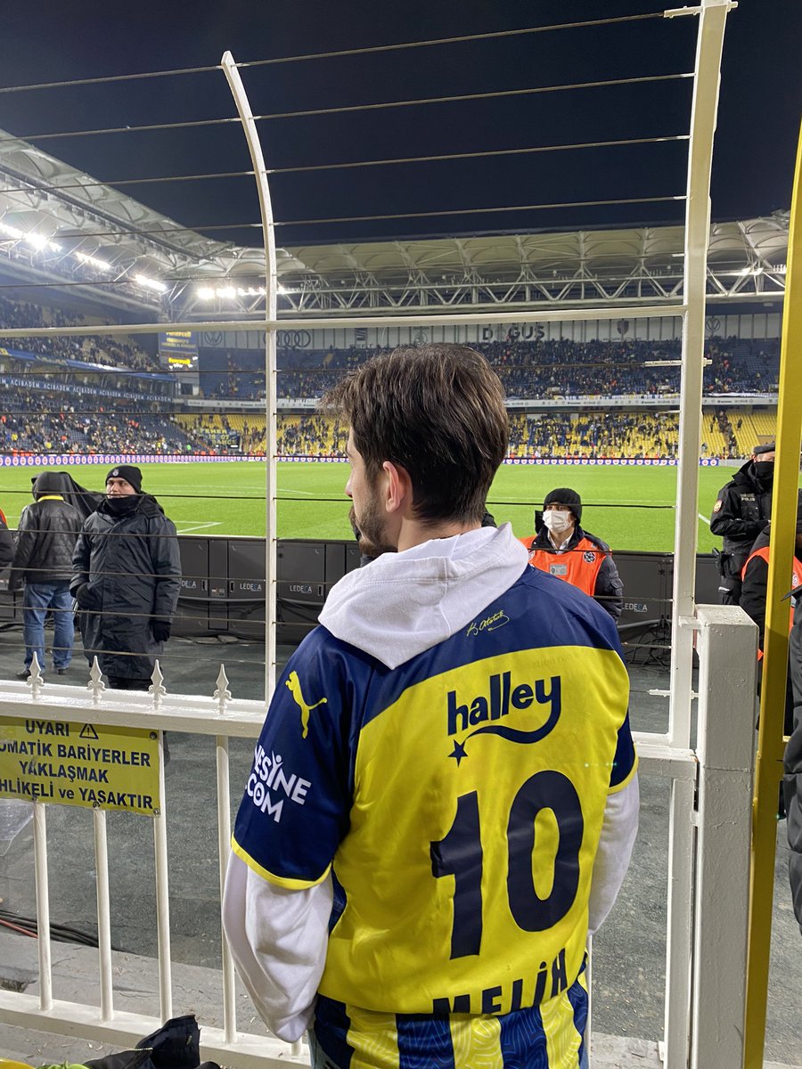 meliihhoz's tweet photo. 💙💛 https://t.co/TFOkucPcnk