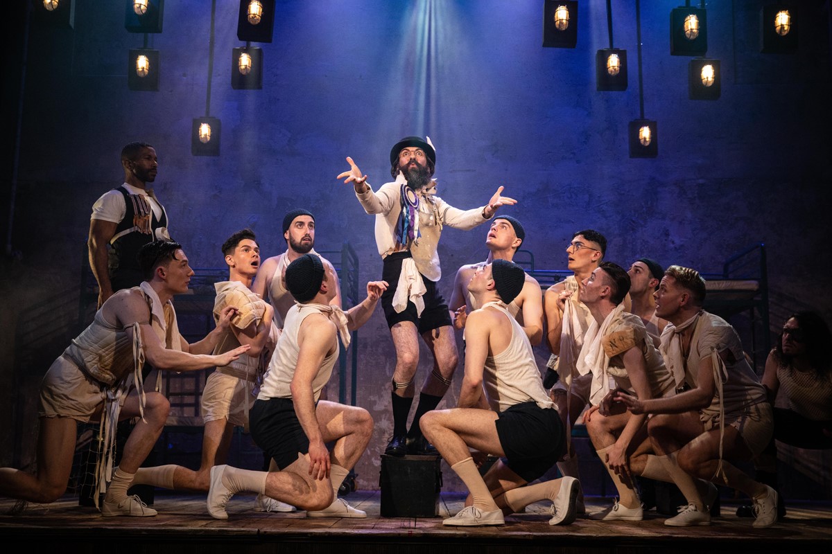 "The playful creativity of this production and the talent on stage ensure an evening of escapism, wonder and joy"
fairypoweredproductions.com/sasha-regans-a…
<a href="/WiltonMusicHall/">Wilton's Music Hall</a> <a href="/allmalehms/">allmalehms</a>