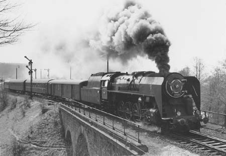 James Bond tweet media