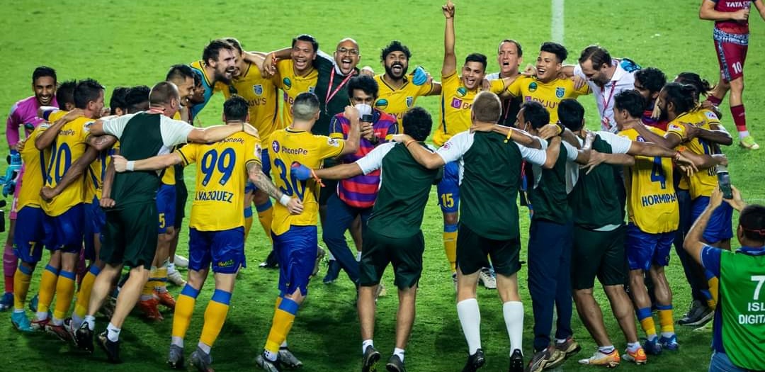 maarikkal's tweet photo. Sad that we were so near bt excited for next season on how strong you will be coming back. We got your back and we will be der to cheer you next yr.For sure,I will miss you all but It's time for you guys to go home n take well deserved break.Come back stronger #kbfc #yenumyellow https://t.co/3B0QxhJB1s