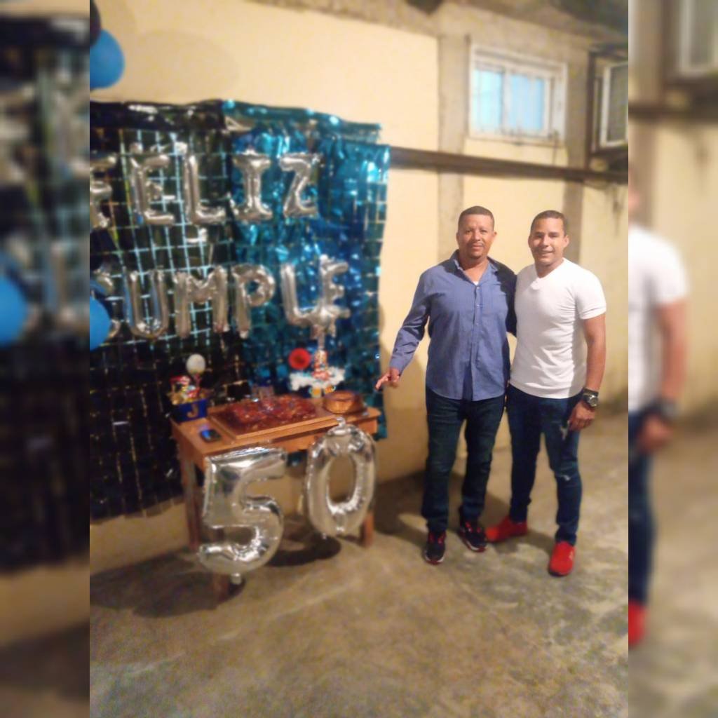 Supersonicbboy's tweet photo. Celebrando los 50's de mi padre :D #RegresandoPorAca :3 https://t.co/EVVwwOuw4f