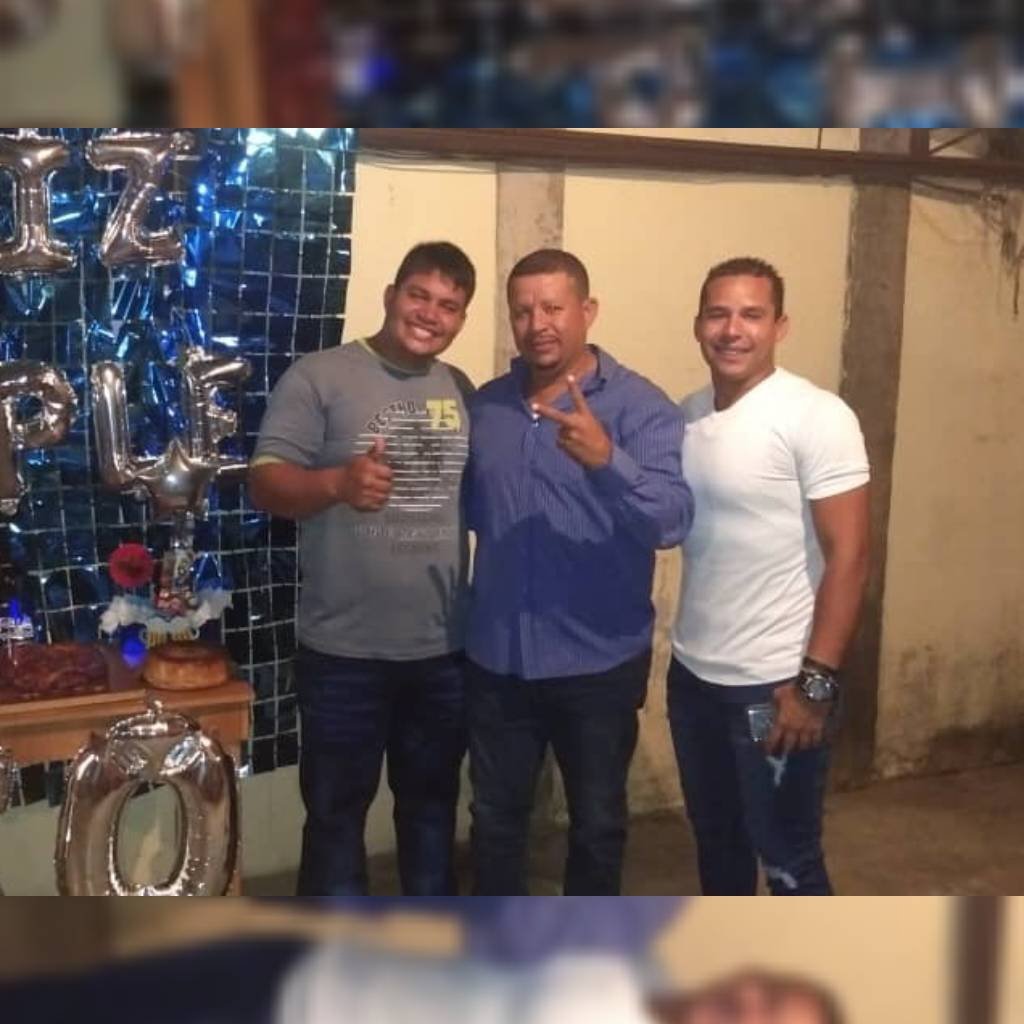 Supersonicbboy's tweet photo. Celebrando los 50's de mi padre :D #RegresandoPorAca :3 https://t.co/EVVwwOuw4f