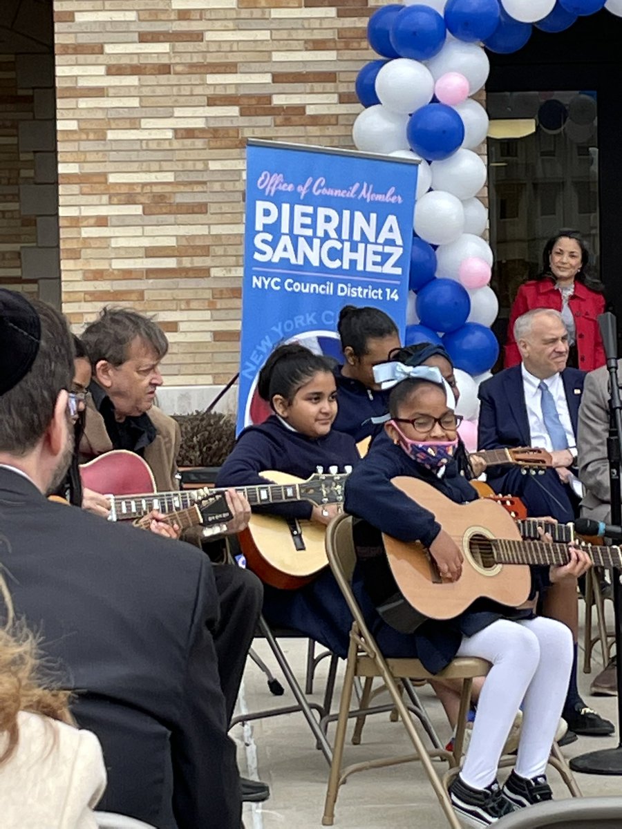 Community strong young musicians representing with Oye Como Va - by Santana! @PiSanchezNYC inaguration at   #bronxcommunitycollege @CUNY!