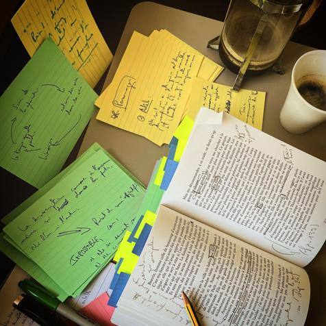 naissanceoeuvre's tweet photo. Un lecteur modèle avec ses fiches et ses notes? Sans doute l'un des membres du jury d'un prix littéraire... et si votre roman était couronné... https://t.co/n84CbIln4I  #PrixNaissanceOeuvre https://t.co/bBkcoxn7Dh