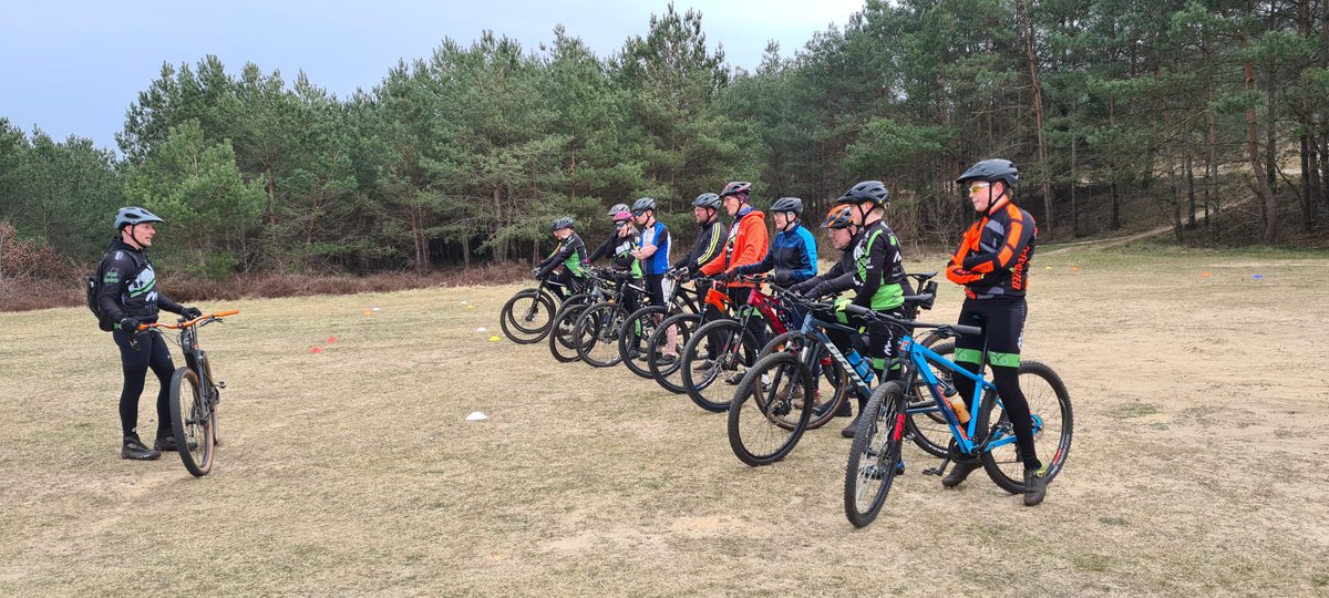 Vandaag zijn Wim, Ilona, Enno en Alle geslaagd! Ze zijn nu officieel trainer! Wat zijn wij blij! Een aanwinst voor de club! 

#trainer #mtb #aanwinst #feliciteren #fietsclub