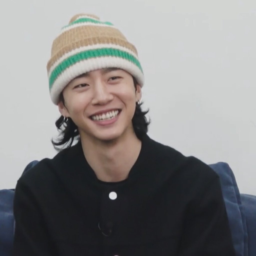 hey_byg's tweet photo. sᴏᴍᴇᴛɪᴍᴇs ᴛʜᴇ ʀɪɢʜᴛ ᴘʟᴀᴄᴇ ɪs ᴀ ᴘᴇʀsᴏɴ https://t.co/vREUyNm6ar