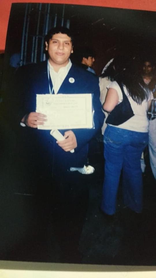 Emanuel Vera no se llamaba Federico Aramburu,tampoco formaba parte de los Pumas ni lo atacaron en Paris.A Ema lo mataron cuando salía del boliche después de una estupida pelea. Tenía 18 años,al día siguiente empezaba a trabajar en el Astillero Río Santiago. Hace años sin Justicia