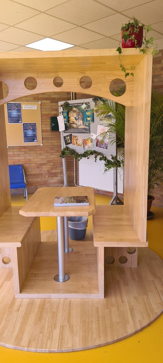 LPo_Sorel14's tweet photo. Journée internationale de la forêt 2022. Une réussite exceptionnelle grâce à l'implication des élèves et des personnels de l'établissement emmenés par le dévouement spectaculaire de @ClineFournier8. Bravo et merci ! #IntlForestDay https://t.co/8dp16XOkBV https://t.co/ci3HGMrnO4
