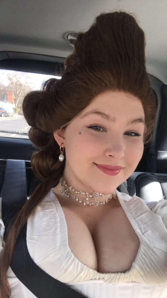 HopfeJenny's tweet photo. My birthday was just amazing and was the best day ever🥺🥰❤️ look at the last picture for the energy I had the day😂😂😂 #birthday #18thcentury #18thcenturydress #princesscore https://t.co/HAJiuTuu2P