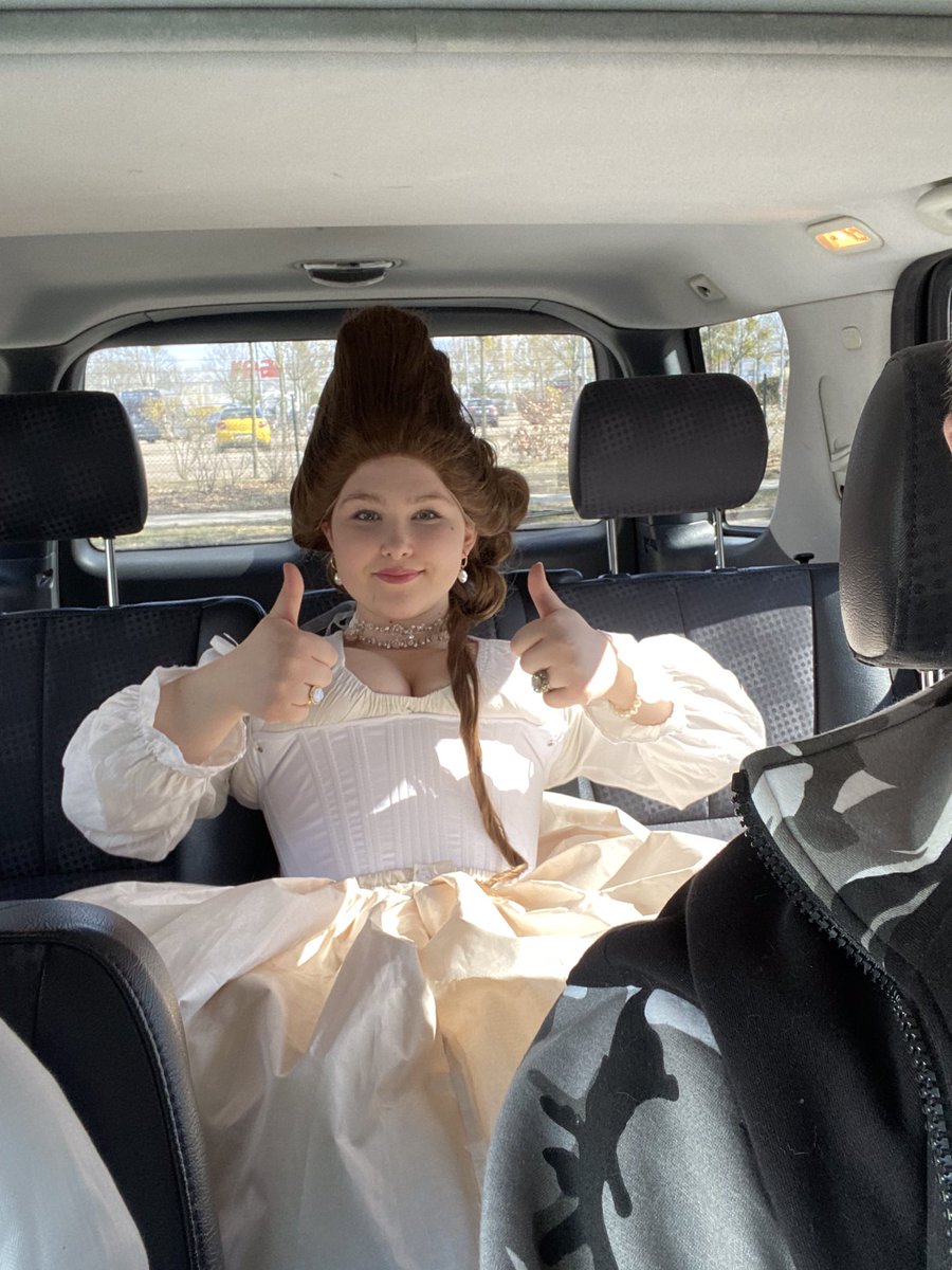 HopfeJenny's tweet photo. My birthday was just amazing and was the best day ever🥺🥰❤️ look at the last picture for the energy I had the day😂😂😂 #birthday #18thcentury #18thcenturydress #princesscore https://t.co/HAJiuTuu2P
