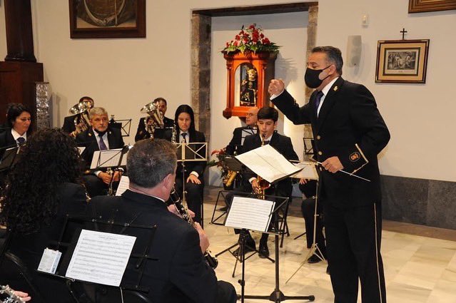 BandaLaLaguna's tweet photo. Día histórico el de hoy para nuestra banda centenaria. Después de casi tres años nos hemos vuelto a encontrar con nuestro fiel público en el mejor lugar, el Real Santuario del Santísimo Cristo de La Laguna. Momentos llenos de gran emoción. ¡Gracias!
#Cuaresma2022 💜🎶 https://t.co/pmnJAETGde