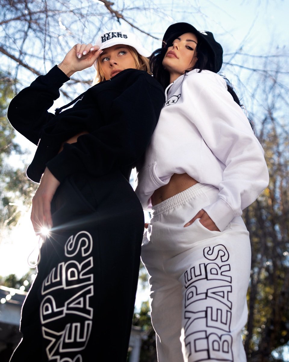 hypebearsclub's tweet photo. MERCH STORE INCOMING 🔥
SOCIAL CLUB TEASER SOON🔥🔥
more updates TBA on discord! https://t.co/1QmkSA5SDJ
