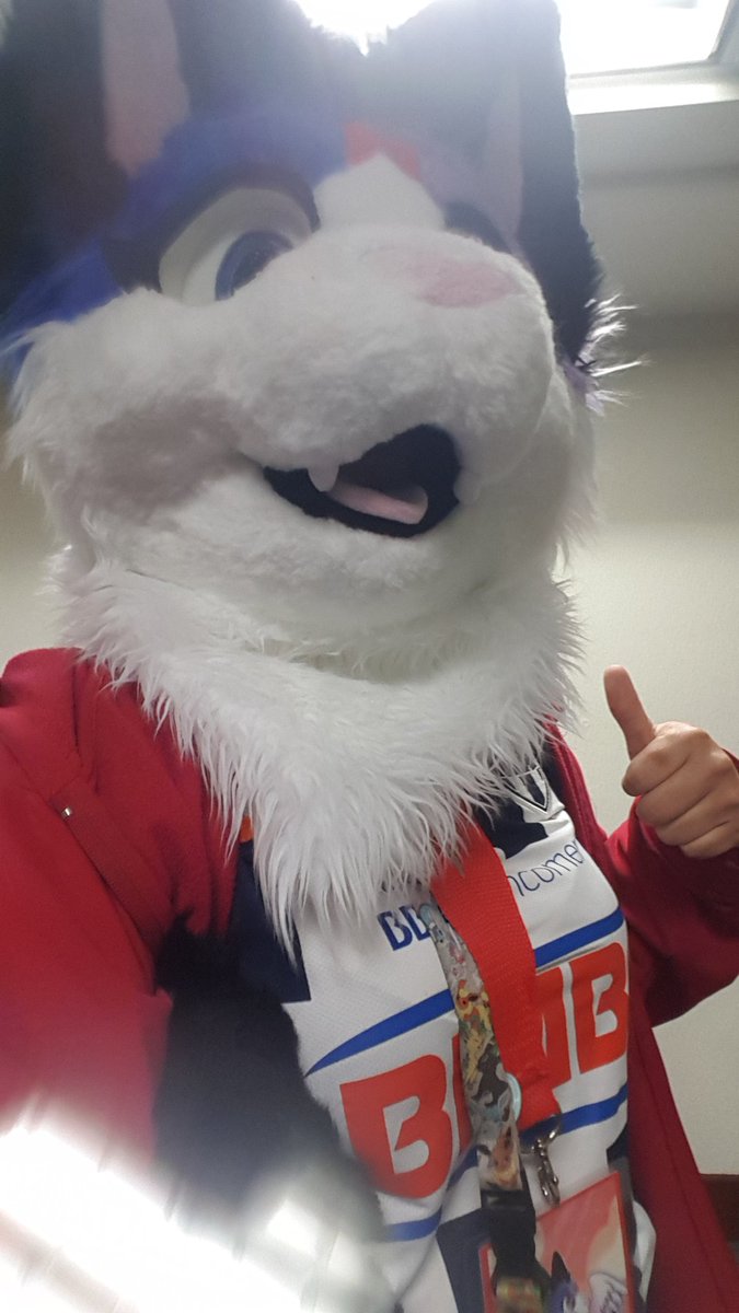 ConfettiTachi's tweet photo. Having a blast at @furnexion !!!

#Furnexion #SiSeHizo https://t.co/l9jPenI3Nh